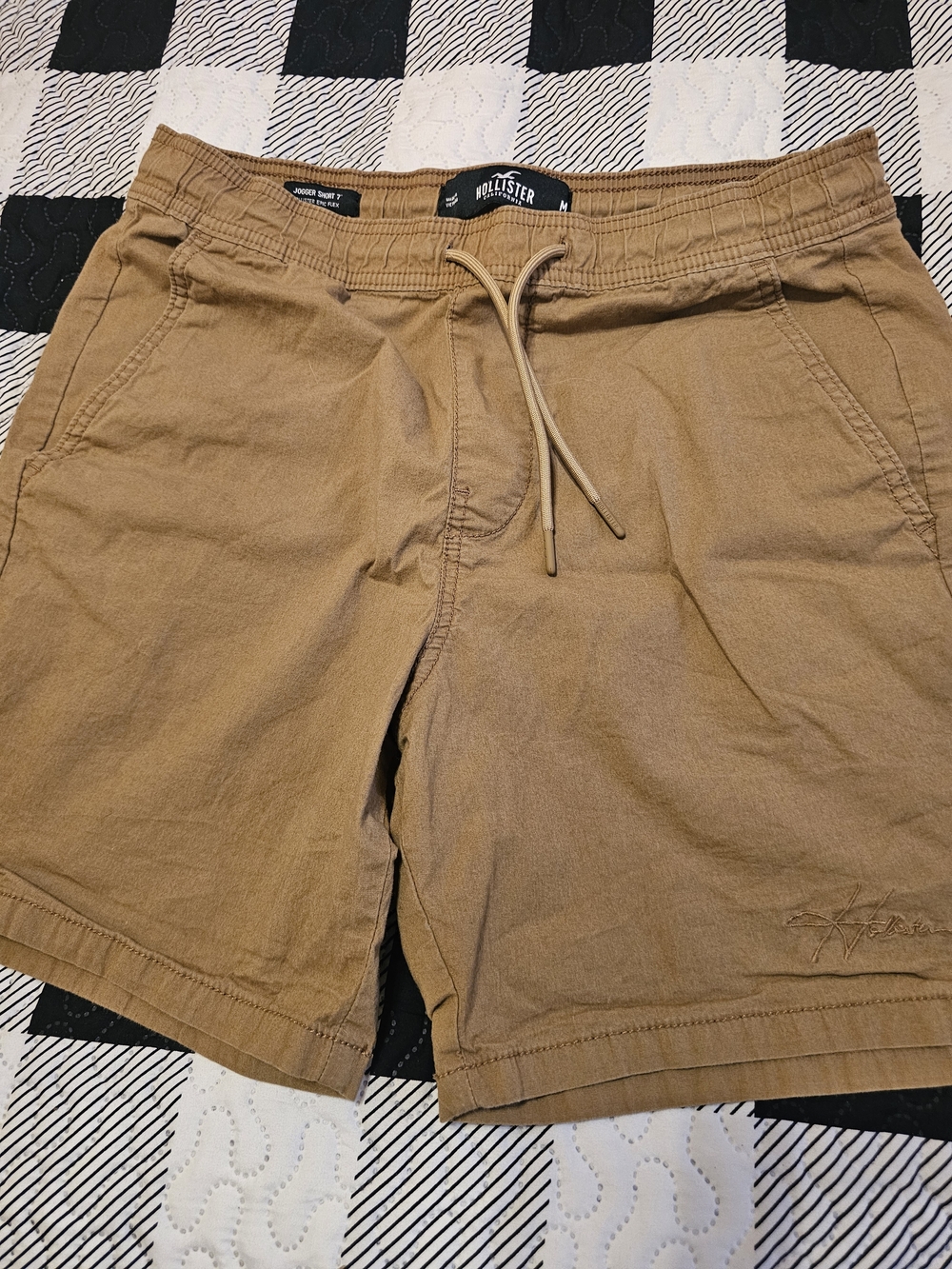 Hollister Men’s Tan Drawstring Shorts